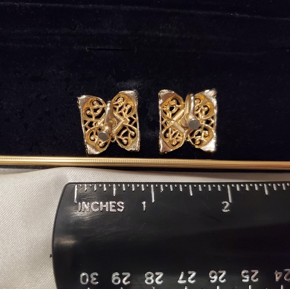 3/30❗️Georgeous Vintage Earrings ~ Gold Tone Green Earrings ~ Vintage Jewelry - Picture 6 of 7